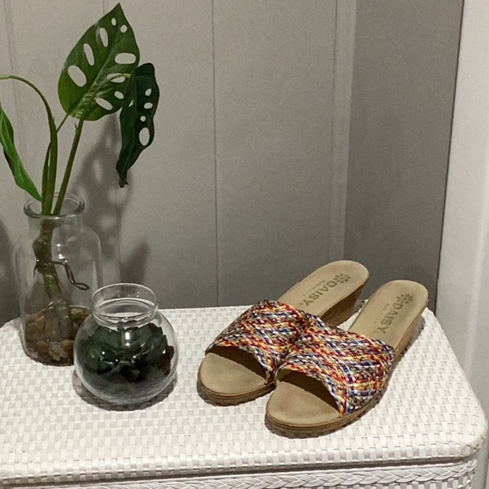 Women's shoes
